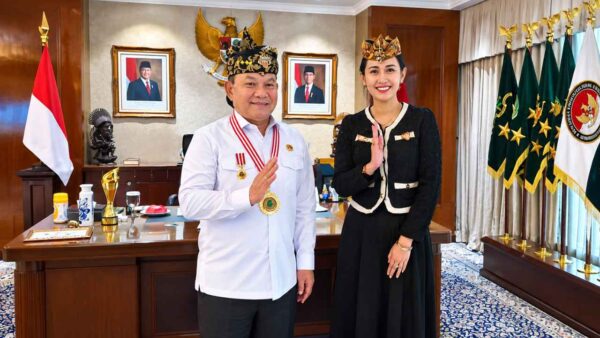 Jenderal Dudung menerima kunjungan Majelis Adat Sunda membahas hukum adat dan budaya Sunda.