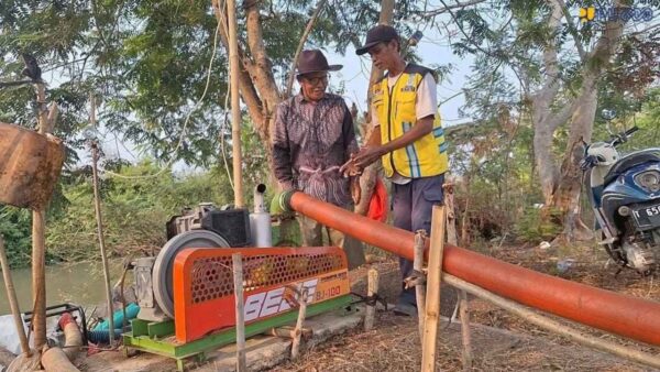 Pompanisasi Kementerian PU untuk mengairi sawah di Karawang.