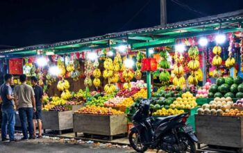 Kios buah di kawasan Taman Villa Bandara, Kecamatan Kosambi, Kabupaten Tangerang yang menjadi polemik dugaan berdiri di atas lahan fasos-fasum.