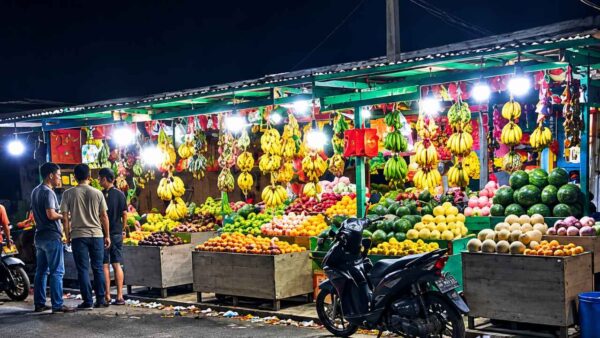 Kios buah di kawasan Taman Villa Bandara, Kecamatan Kosambi, Kabupaten Tangerang yang menjadi polemik dugaan berdiri di atas lahan fasos-fasum.