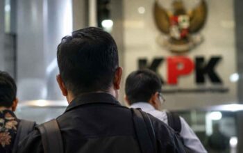 KPK memeriksa 11 saksi dalam kasus dugaan suap Bupati Muara Enim.