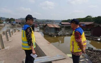 Penanganan longsor di Jalan Poros Tenggarong-Samarinda oleh Kementerian PU.