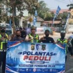 Polres Lahat Bagikan Masker kepada Masyarakat Dampak Karhutla