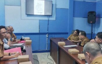 Rapat membahas klaim lahan Kelompok Tani Air Lintang dan PT BGG di Lahat.