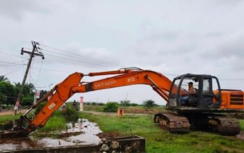 Cegah Banjir di Labuhanbatu, PTPN IV Kerahkan Ekskavator Normalisasi Saluran Air