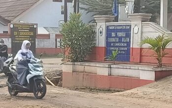 Jalan Gunungkencana-Cirinten di Lebak Rusak Parah, Warga Minta Segera Diperbaiki