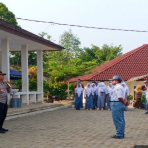Kapolsek Cirinten Sosialisasikan Disiplin, Bahaya Narkoba, dan Antiperundungan di SMAN 1 Cirinten