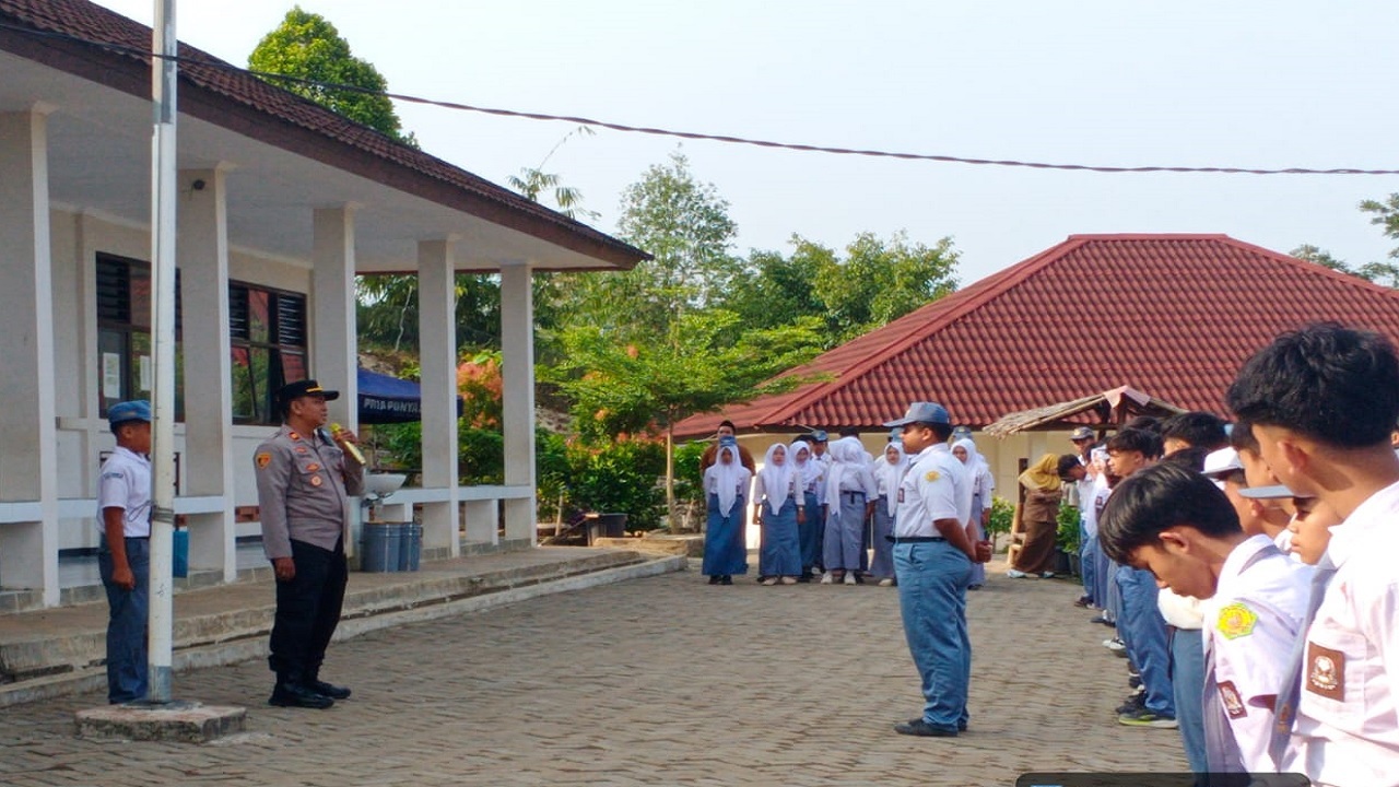 Kapolsek Cirinten Sosialisasikan Disiplin