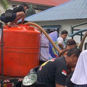 Karhutla Kalimantan, PTPN IV PalmCo Salurkan 11,2 Juta Liter Air Bersih dan 1 Juta Masker