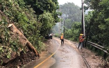 Kerahkan 10 Alat Berat, Kementerian PU Bersihkan 14 Titik Longsor Tapan–Batas Jambi