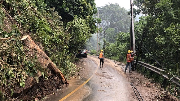 Kerahkan 10 Alat Berat, Kementerian PU Bersihkan 14 Titik Longsor Tapan–Batas Jambi