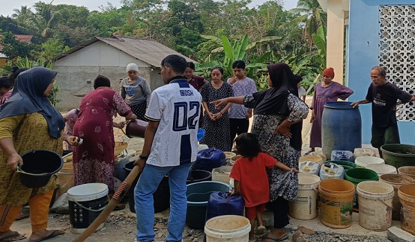 Krisis Air Banten, PTPN IV PalmCo Salurkan 101 Ribu Liter Air untuk 15 Desa