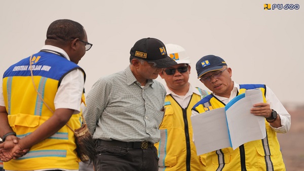 Menteri PU Tinjau Wanam, 40 Hektare Padi Ditargetkan Panen November 2026