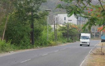 Menteri PU Dody Hanggodo meninjau pembangunan Jalan Lintas Utara Flores yang menghubungkan Labuan Bajo dan Maumere.