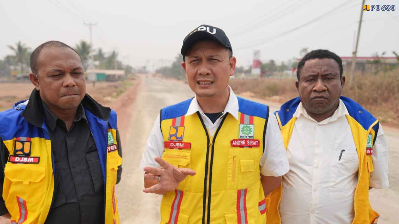 Rekonstruksi jalan menuju pusat pemerintahan Provinsi Papua Selatan.