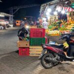 Kios buah di kawasan Taman Villa Bandara Kosambi Kabupaten Tangerang.