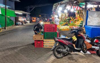 Kios buah di kawasan Taman Villa Bandara Kosambi Kabupaten Tangerang.