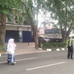 Aksi Polisi di Pontianak, Bantu Korban dan Anak Sekolah